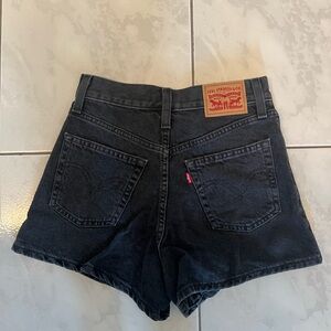 Levi’s High Waisted Mom Short